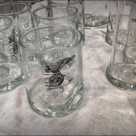 Pitcher and glasses - Picture 5 of 8